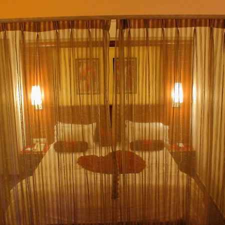 Hotel Skylon Ахмедабад Екстериор снимка